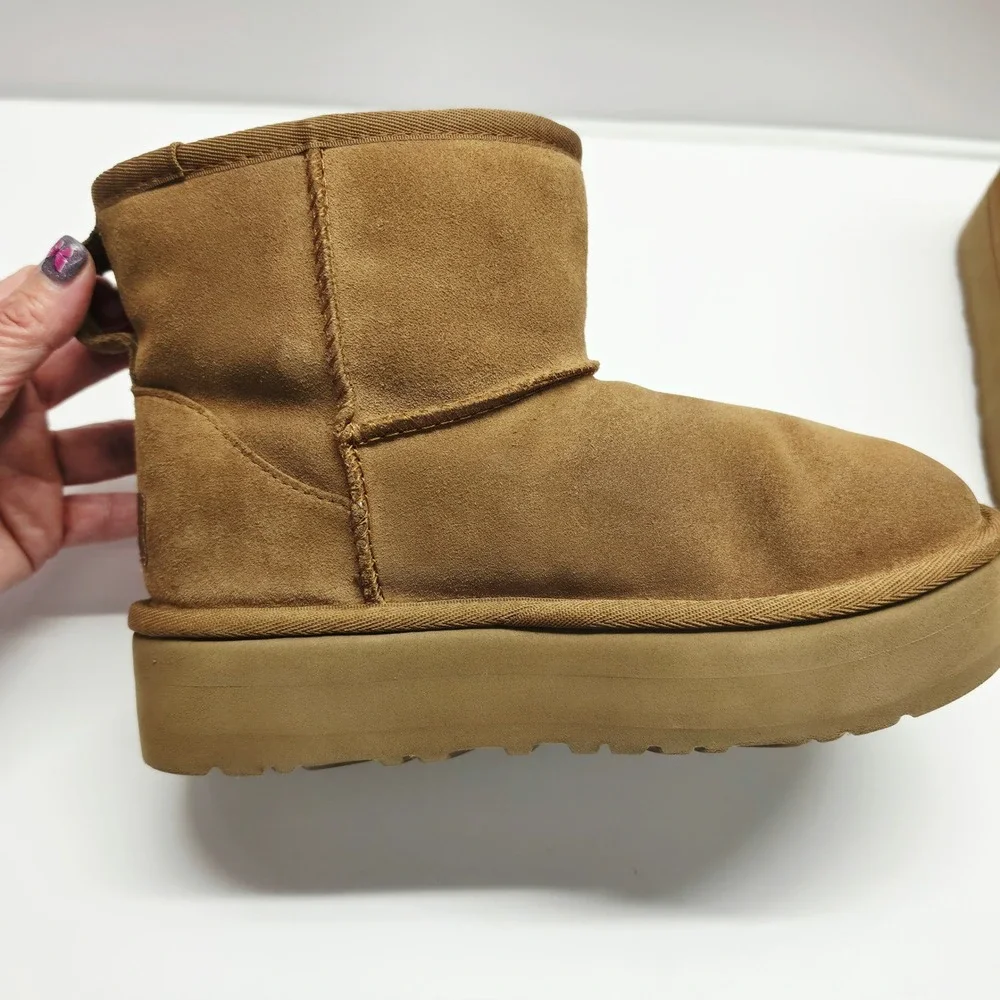 UGG Classic Mini Platform Kids Size 3 Chestnut Suede Boots 1143700K